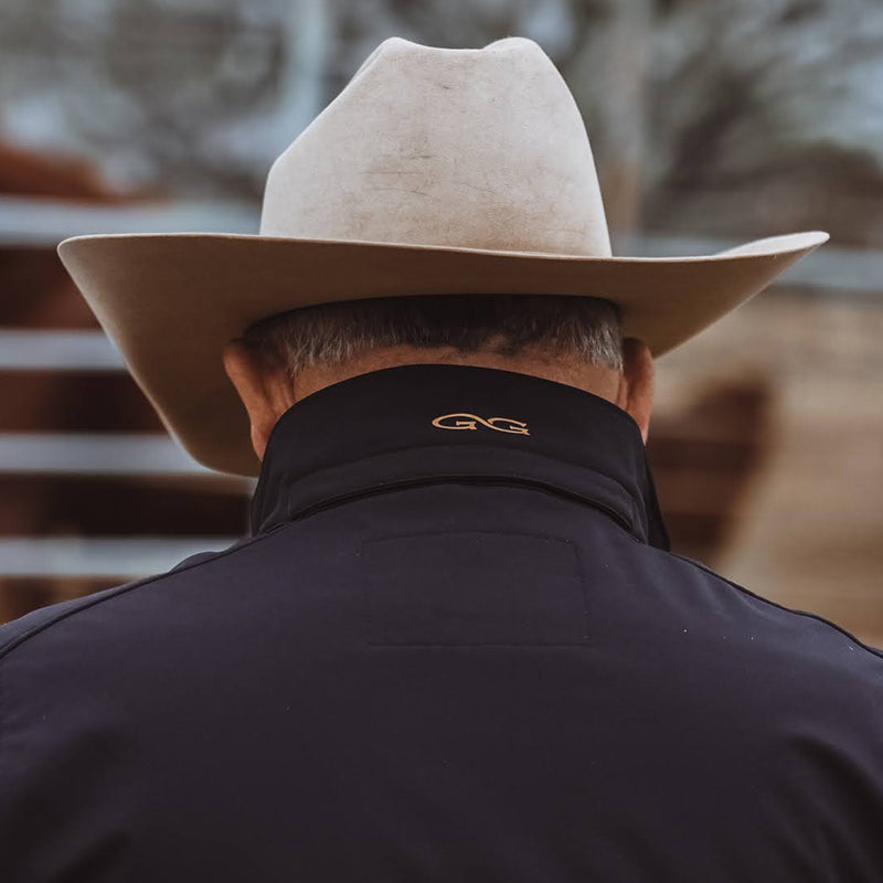 Cargue la imagen en el visor de la galería, Man wearing Guia Grande Caviar Jacket and cowboy hat
