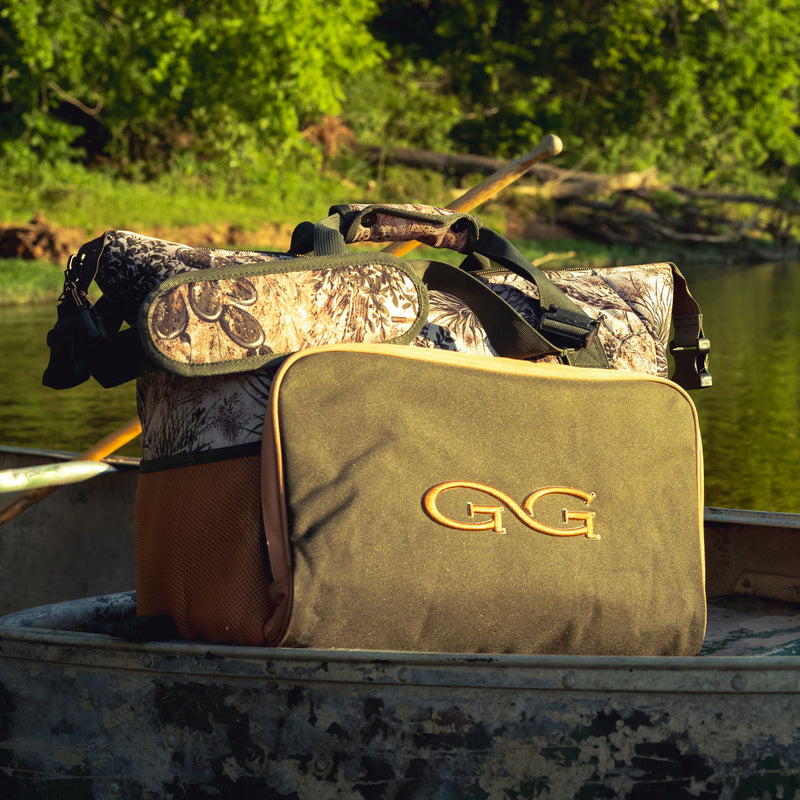 Cargue la imagen en el visor de la galería, GameGuard Cooler Bag sitting on a boat staying cool
